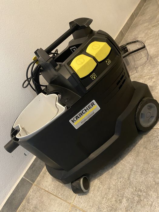 Vând aspirator Karcher cu injectie-extractie 8-1 puzzi 1200w