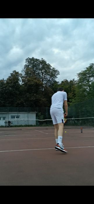 Antrenor tenis de câmp