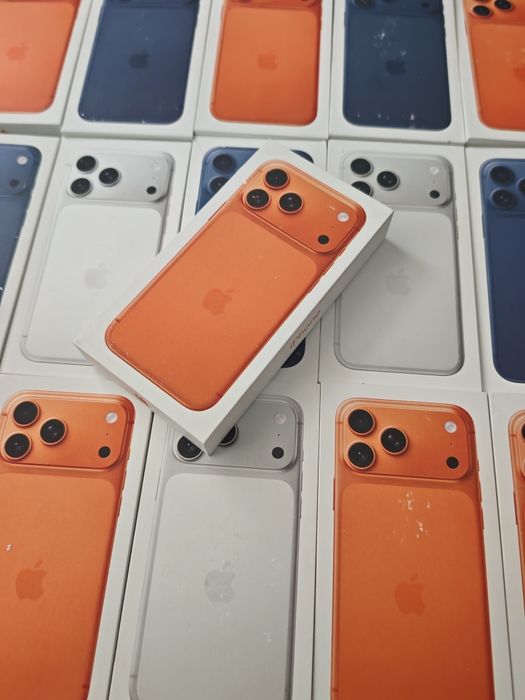 НАЛИЧНИ iPhone 17 Pro Max 256GB Cosmic Orange , Deep Blue - запечатани