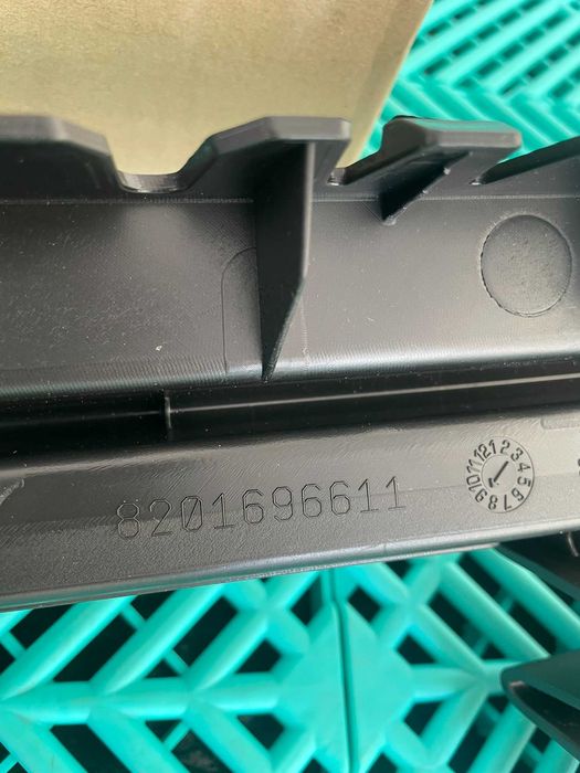 Grila inferioara bara fata Renault Megane 4 2016+ originala Renault