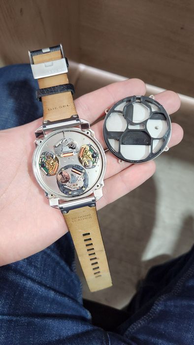 Часы Diesel оригинал 4 в одном оригинал сам покупал за 800$