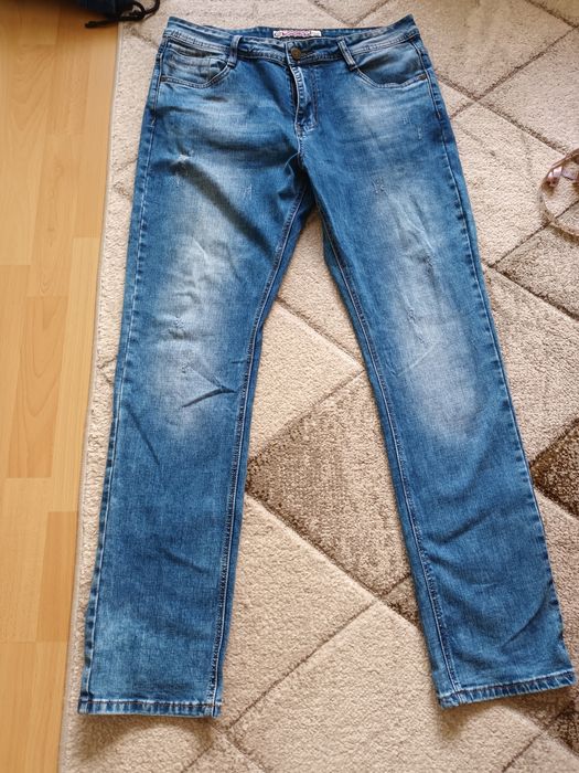 Мъжки дънки малко носени