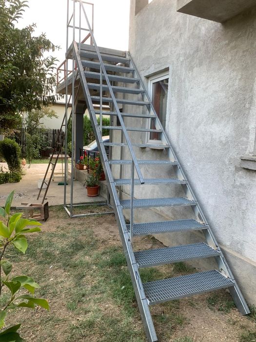 Scara metalica zincata exterioara pt  casa , beci și incendiu ISU