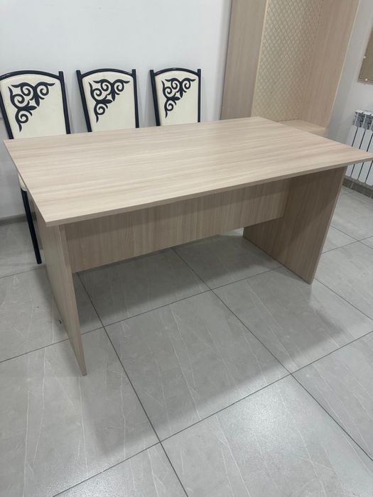 Стол письменный для офиса