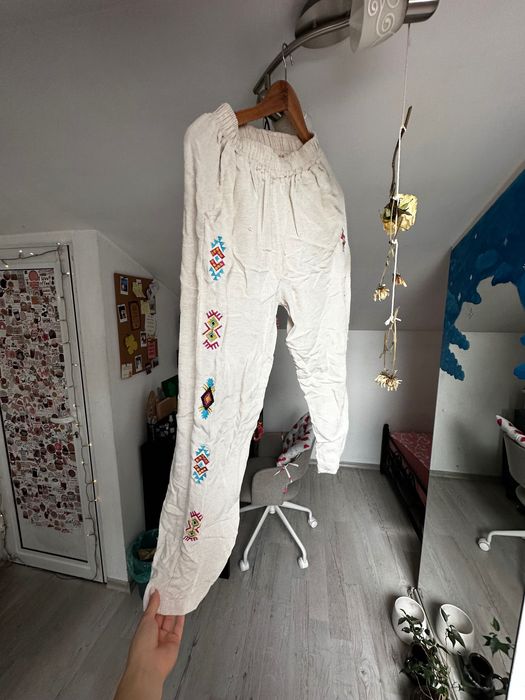 Дрехи в светлата гама