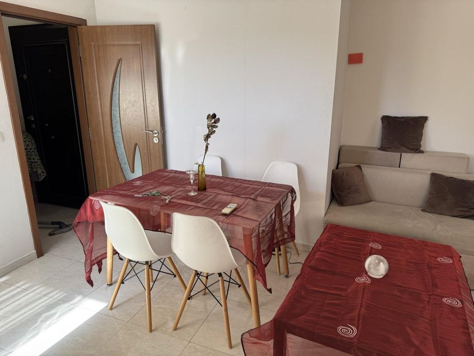 Двустаен апартамент под наем в Център