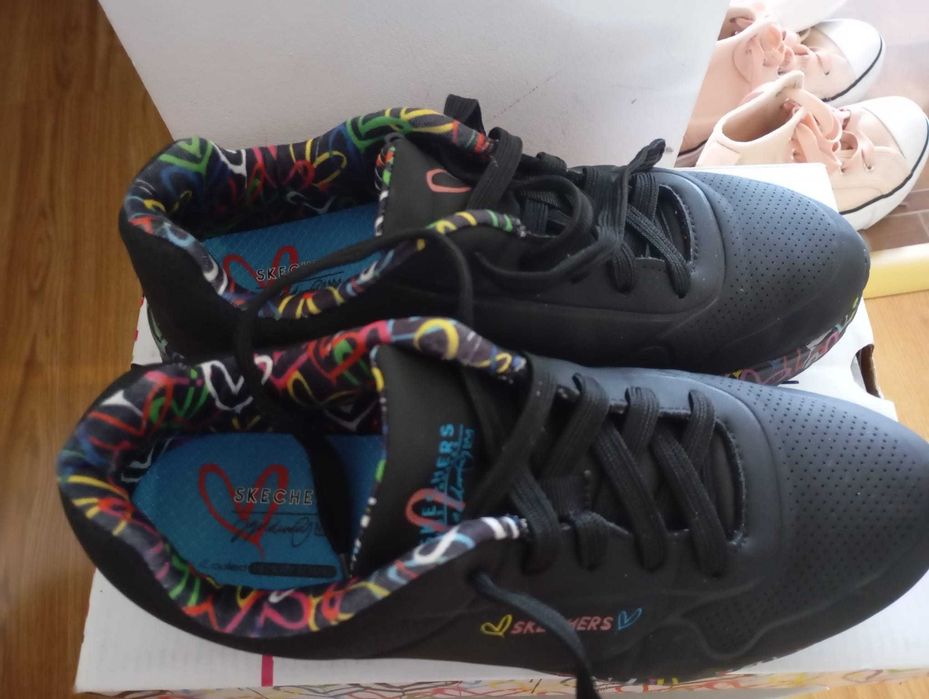 Pantofi sketchers nr 38