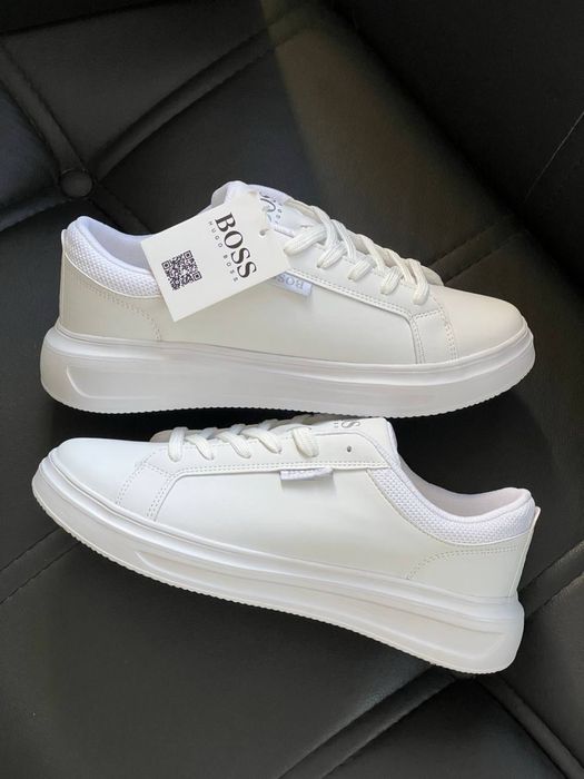 Adidasi Boss Noi !!! Marimi 40/44 !!!
