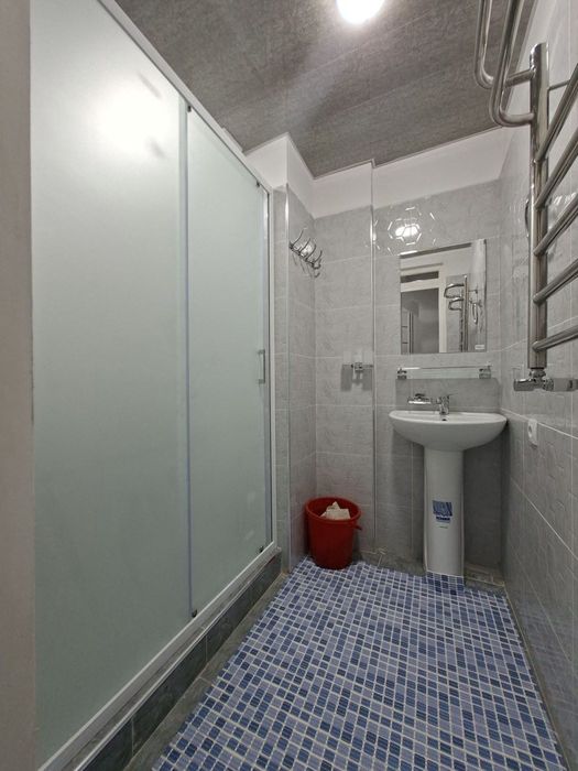 Chilonzor 6 kvartal Mirzo ulugbek metro 2xonalik uy bez makler ijaraga