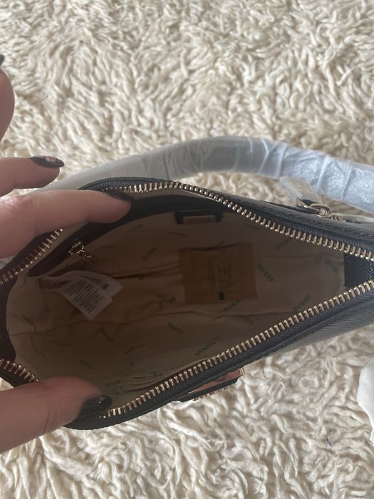 Чанта за рамо Guess