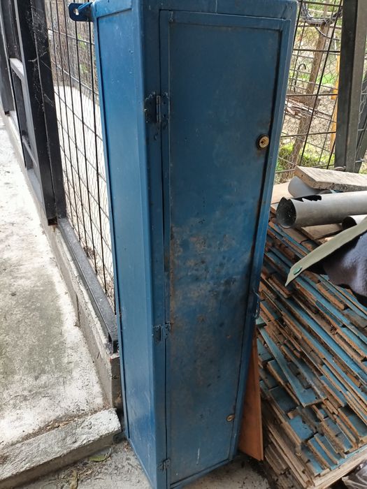 Rastel, dulap metalic arma