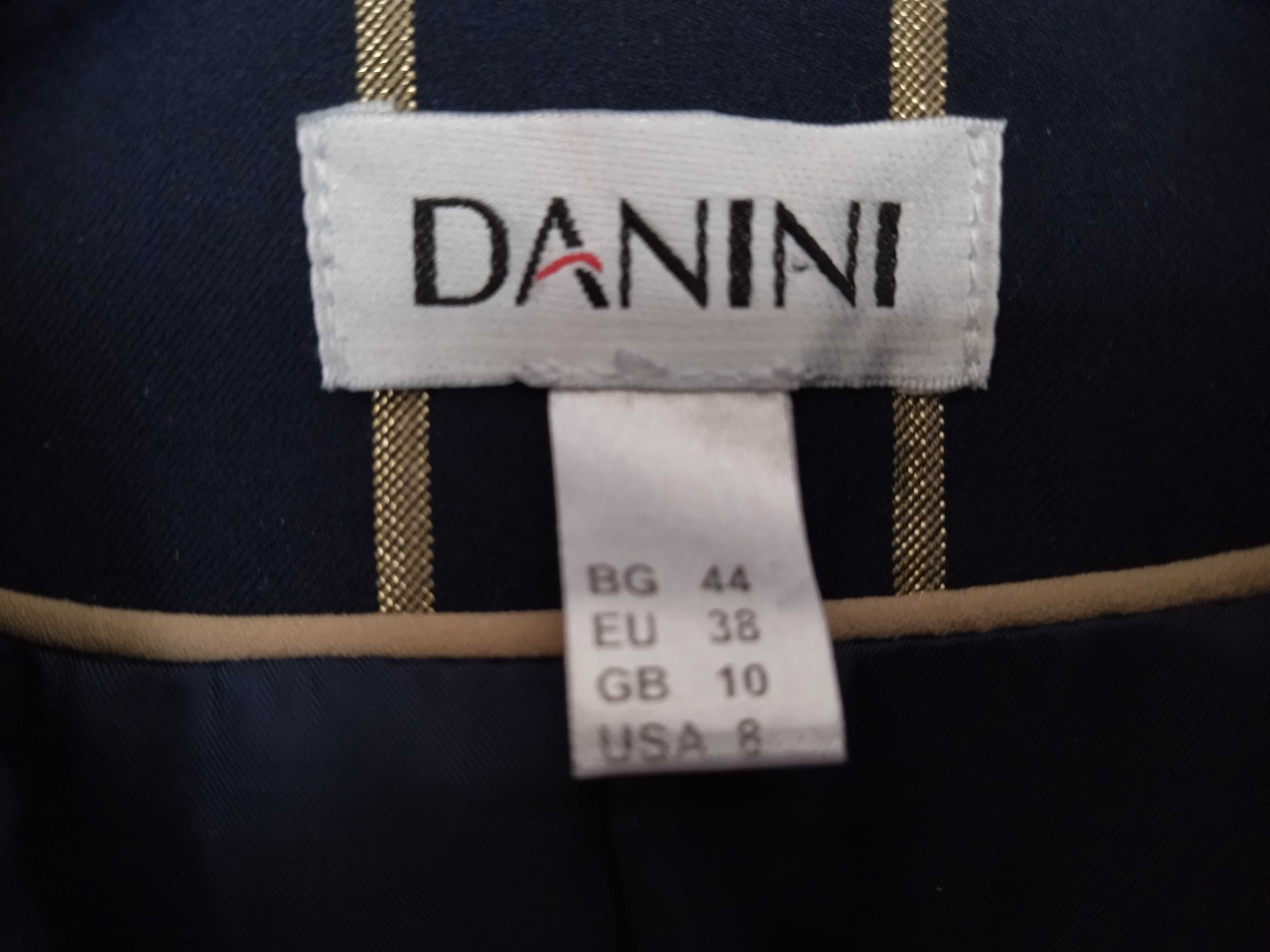 Елегантен дамски костюм Danini, размер М