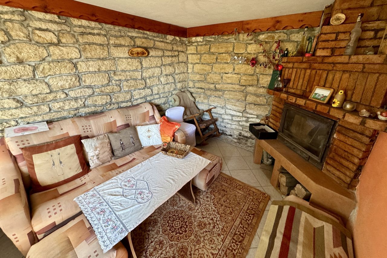 Продава се Къща в с. Пороище, Област Разград - 70 кв.м за 1159 €/кв.м - Снимка #1