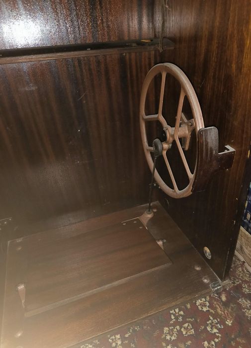 Швейная машина .