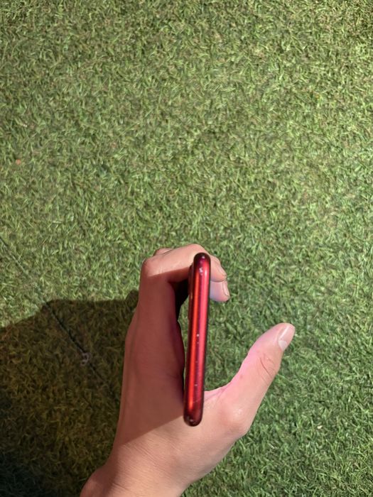 Vănd iphone 11 red