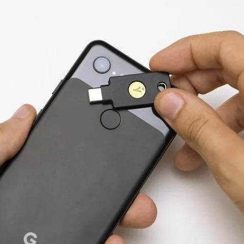 Аппаратный ключ YubiKey 5C NFC (магазин аппаратных кошельков)
