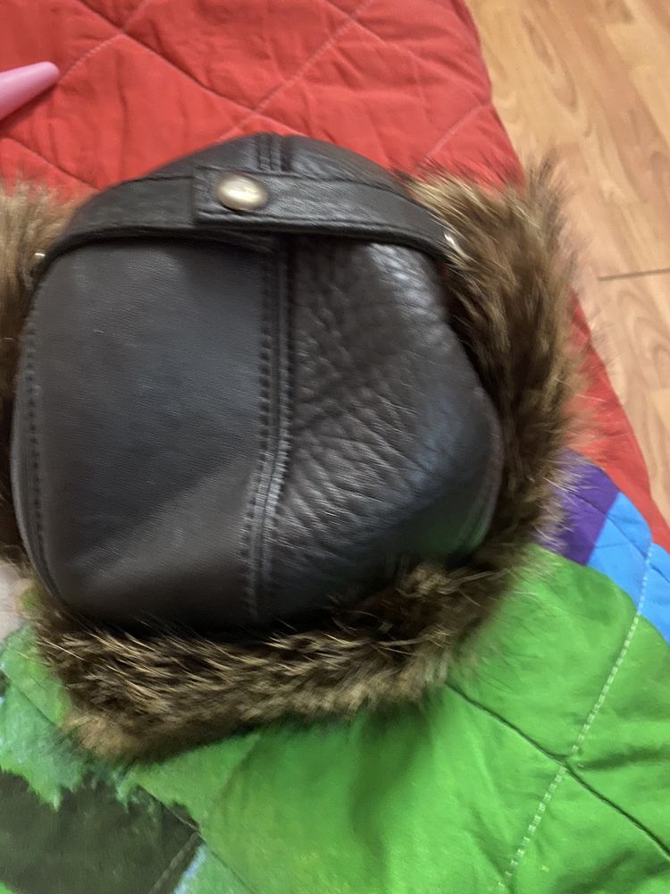 Продам кожаную шапку на меху на мальчика 7-9 лет