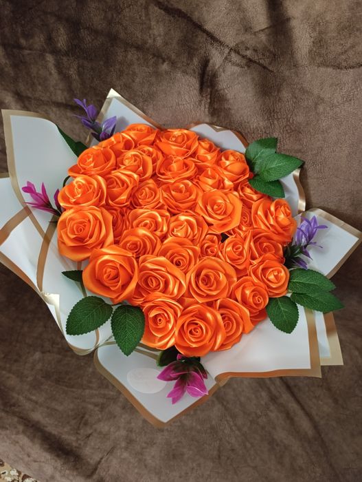 Розы из атласной ленты