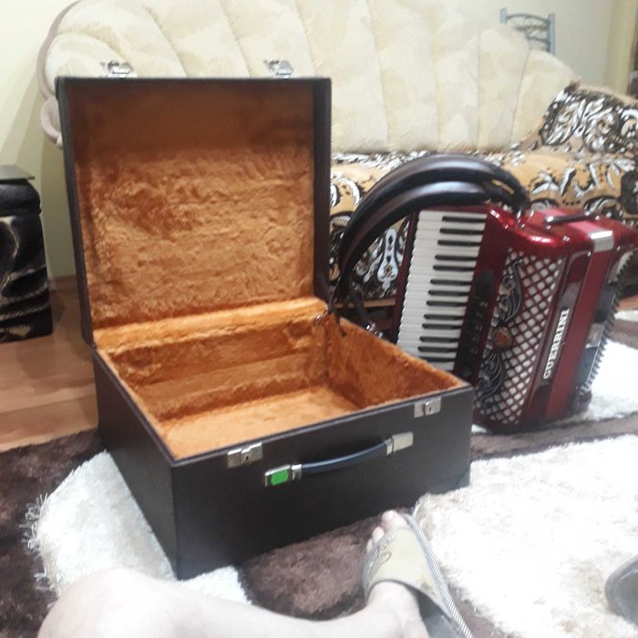 Acordeon Guerrini Amati 108 , 120 Bași  1400 €