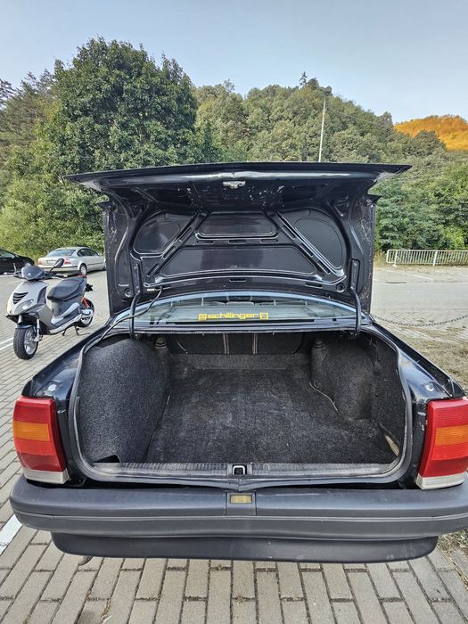Opel Omega A 2.0i Diamond 1989 vând/ schimb