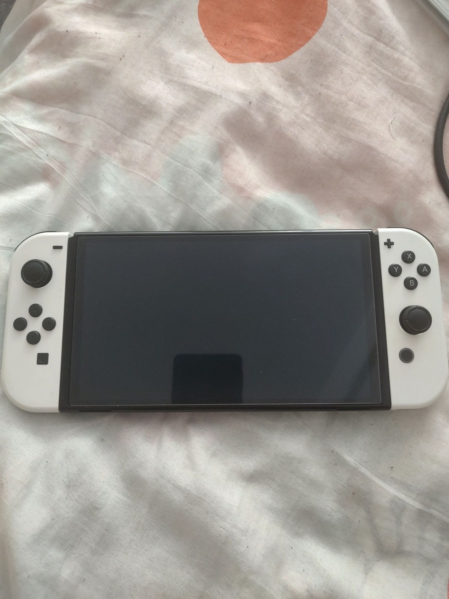 Vând urgent Nintendo switch oled modat, card 512GB+128gb