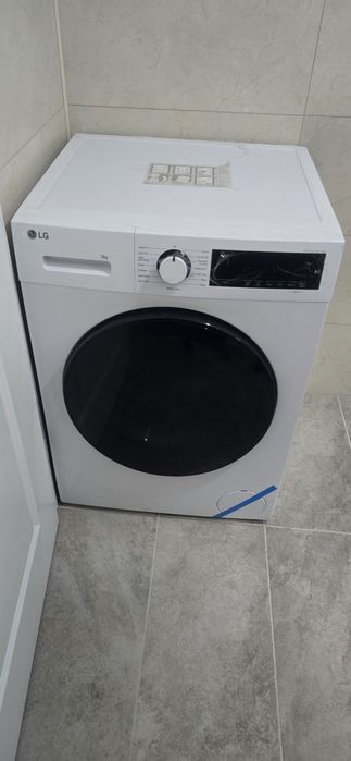 Vând masina de spălat LG