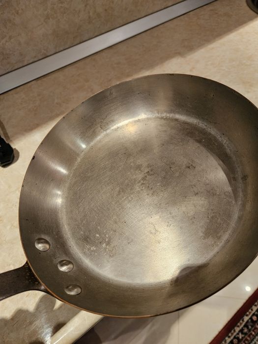 Меден масивен тиган