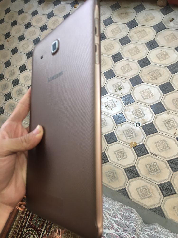 Samsung Galaxy Tab E7 holati ideal