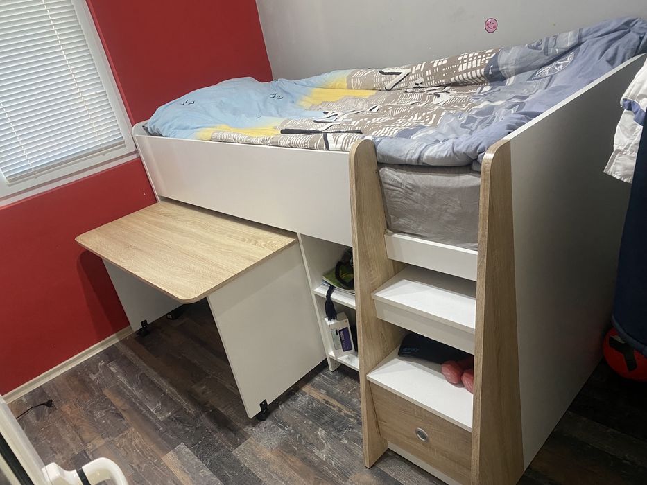 Двуетажно детско легло с матрак и бюро