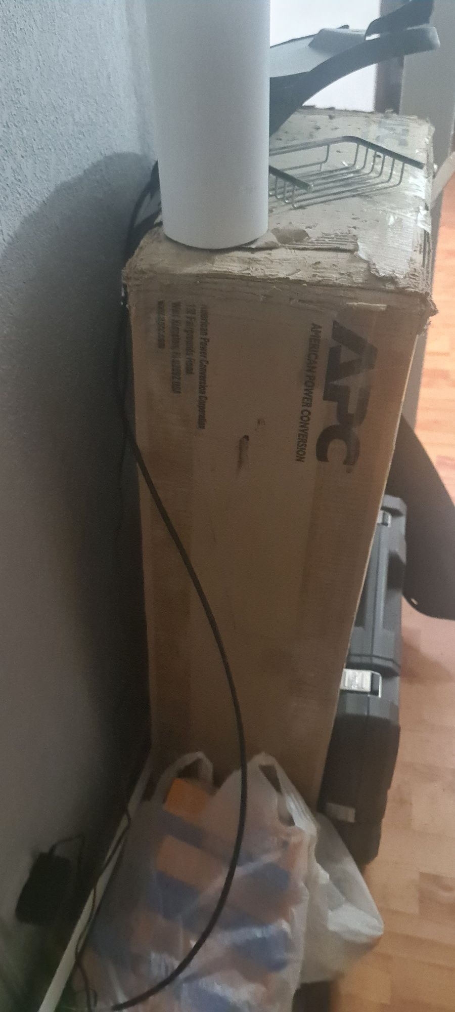 UPS APC 2,5 kV ,