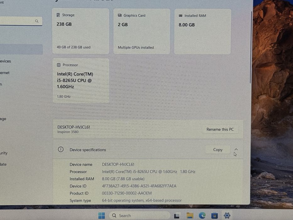 Laptop Dell inspiron 3580 i5 8th generation 8gb ddr4, 256Gb ssd radeon