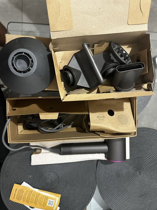 Uscator Supersonic Dyson fuchsia, 4 trepte de temperatura, 1600w