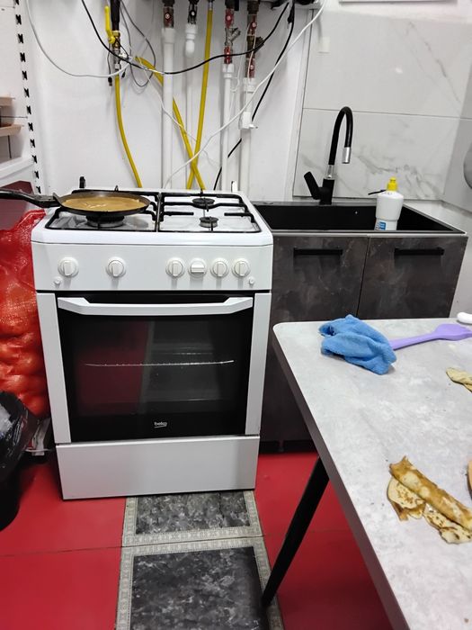 Продам газ плита Беко
