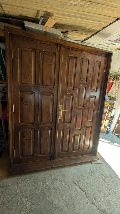 Usa dubla lemn masiv, in toc, cu clanta