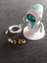 Robot Eilik cu inteligență emoțională.