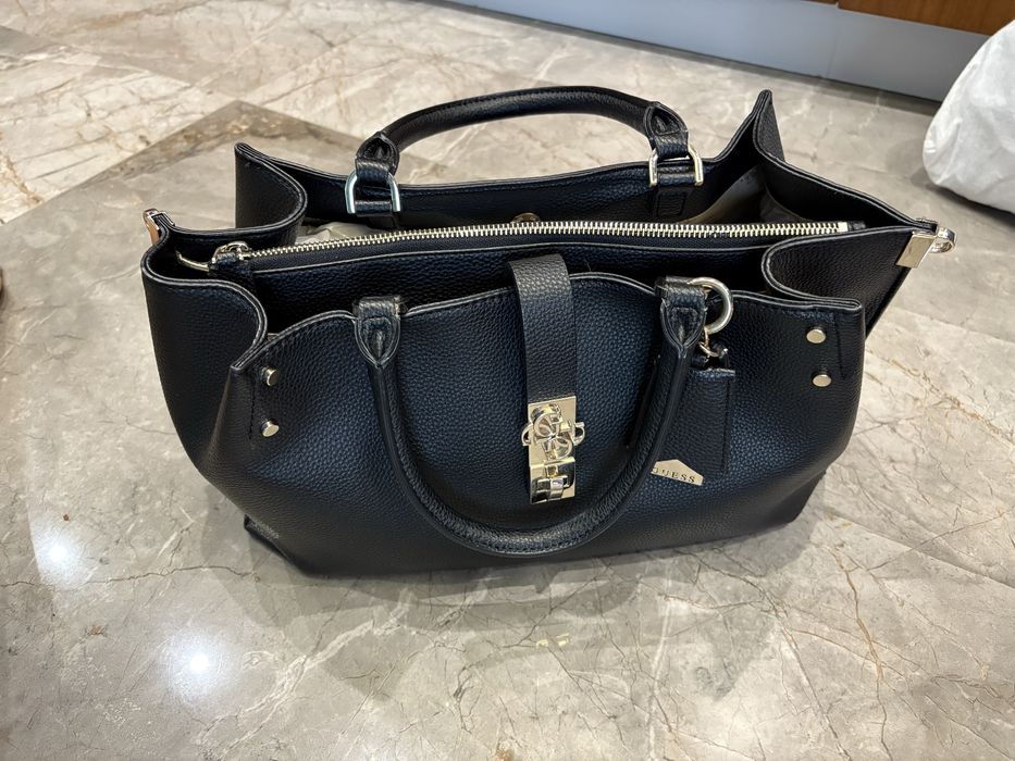 Дамска чанта Guess