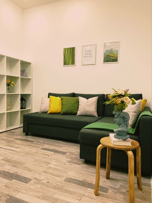 Угловой диван в хорошем состояний