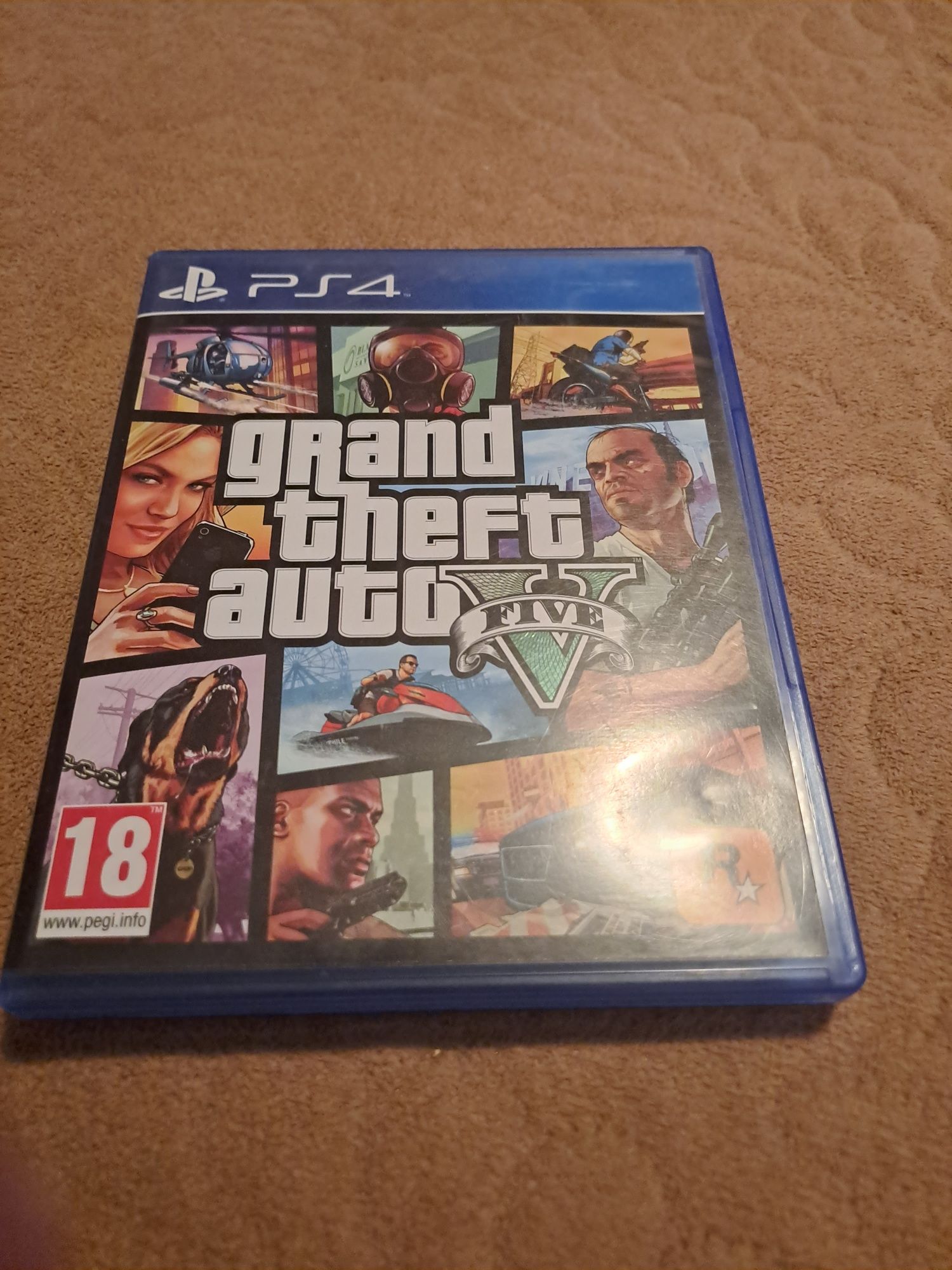 Vând ps4 sony în stare buna
