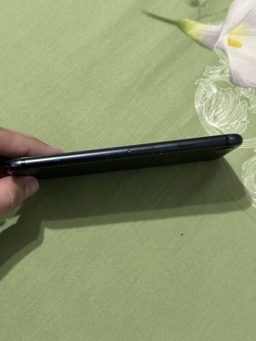 Срочно продаю айфон 7