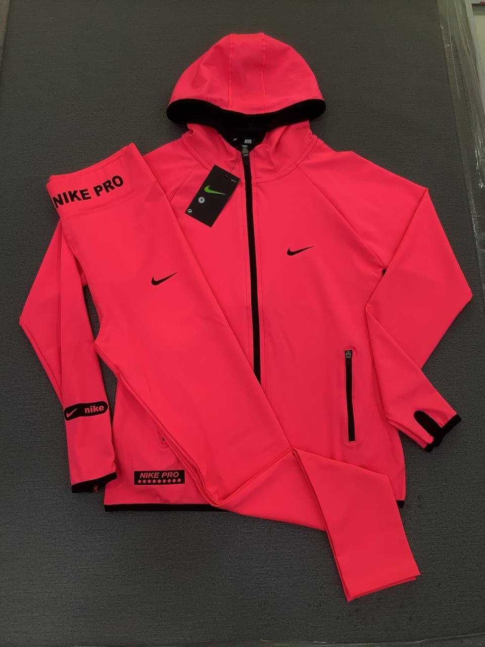 Дамски Екипи Nike