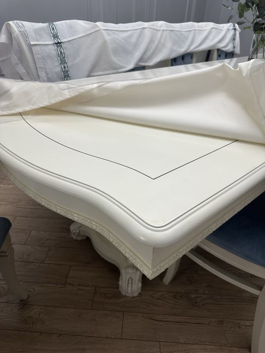 Стол со стульями