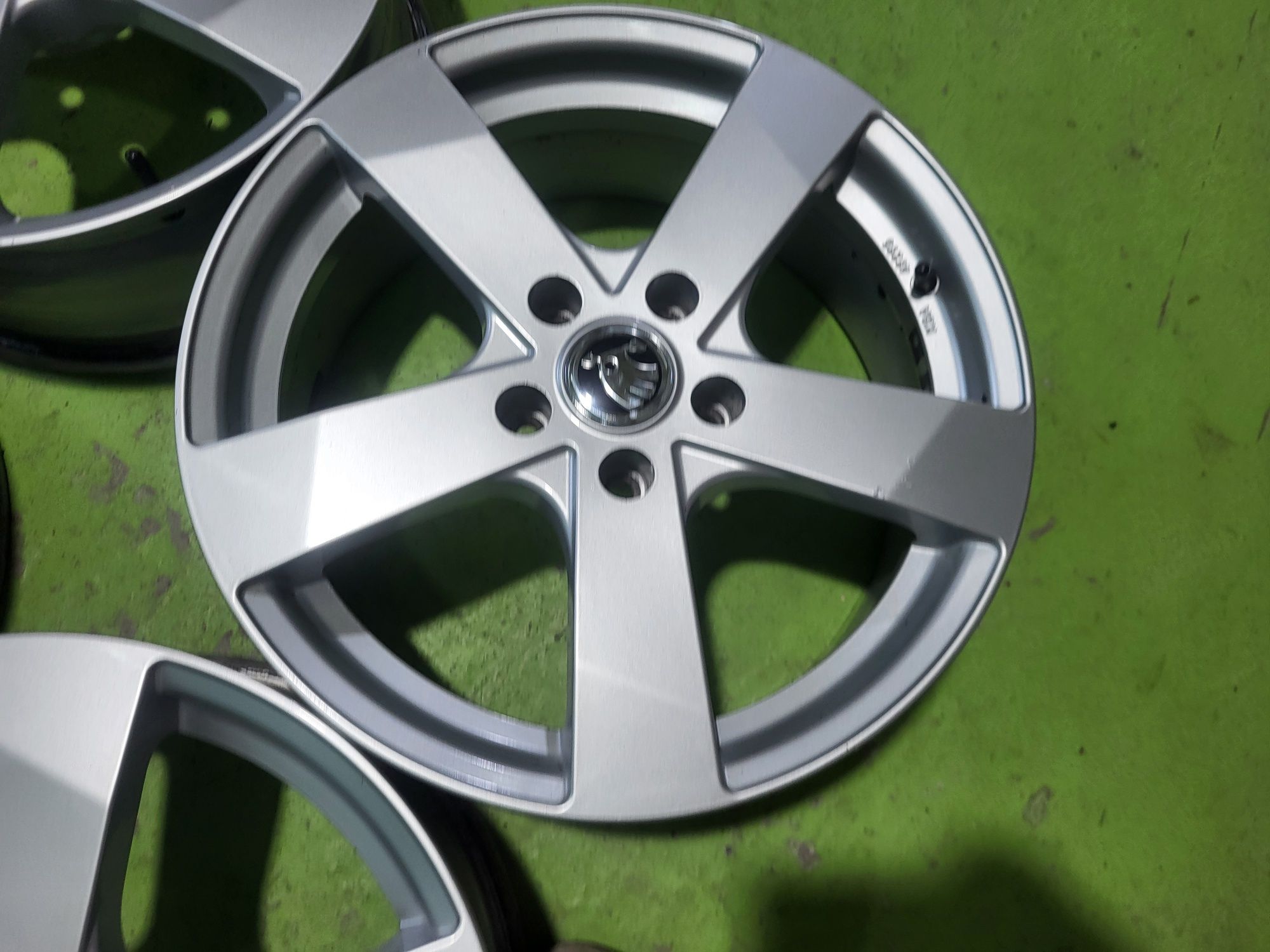 17 5x112 Skoda лети джанти 5х112