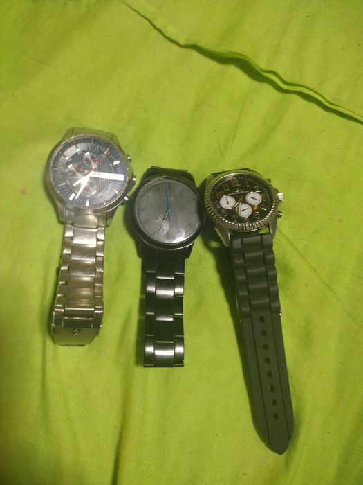 Vând ceasuri  funcționale. Fitbit ionic