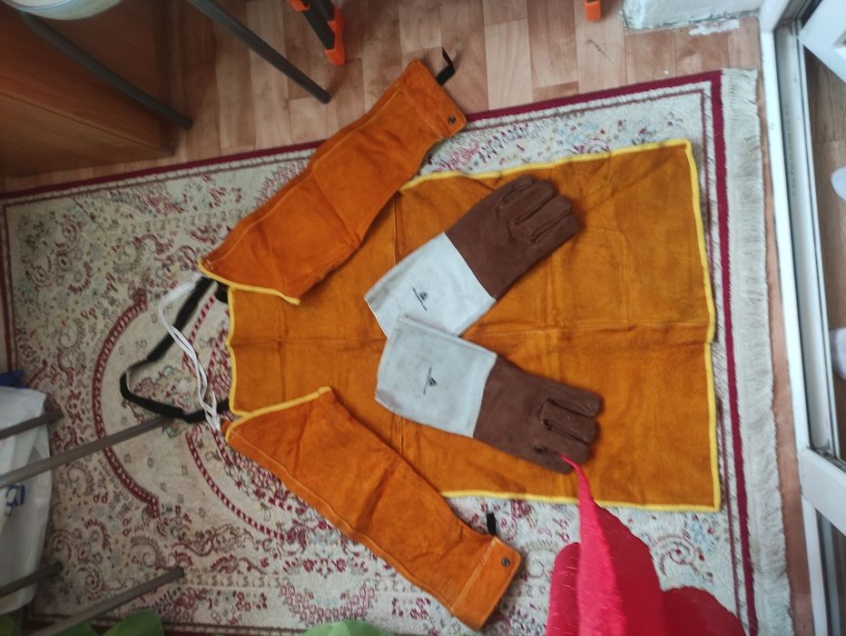 Фартук и нарукавники сварочные