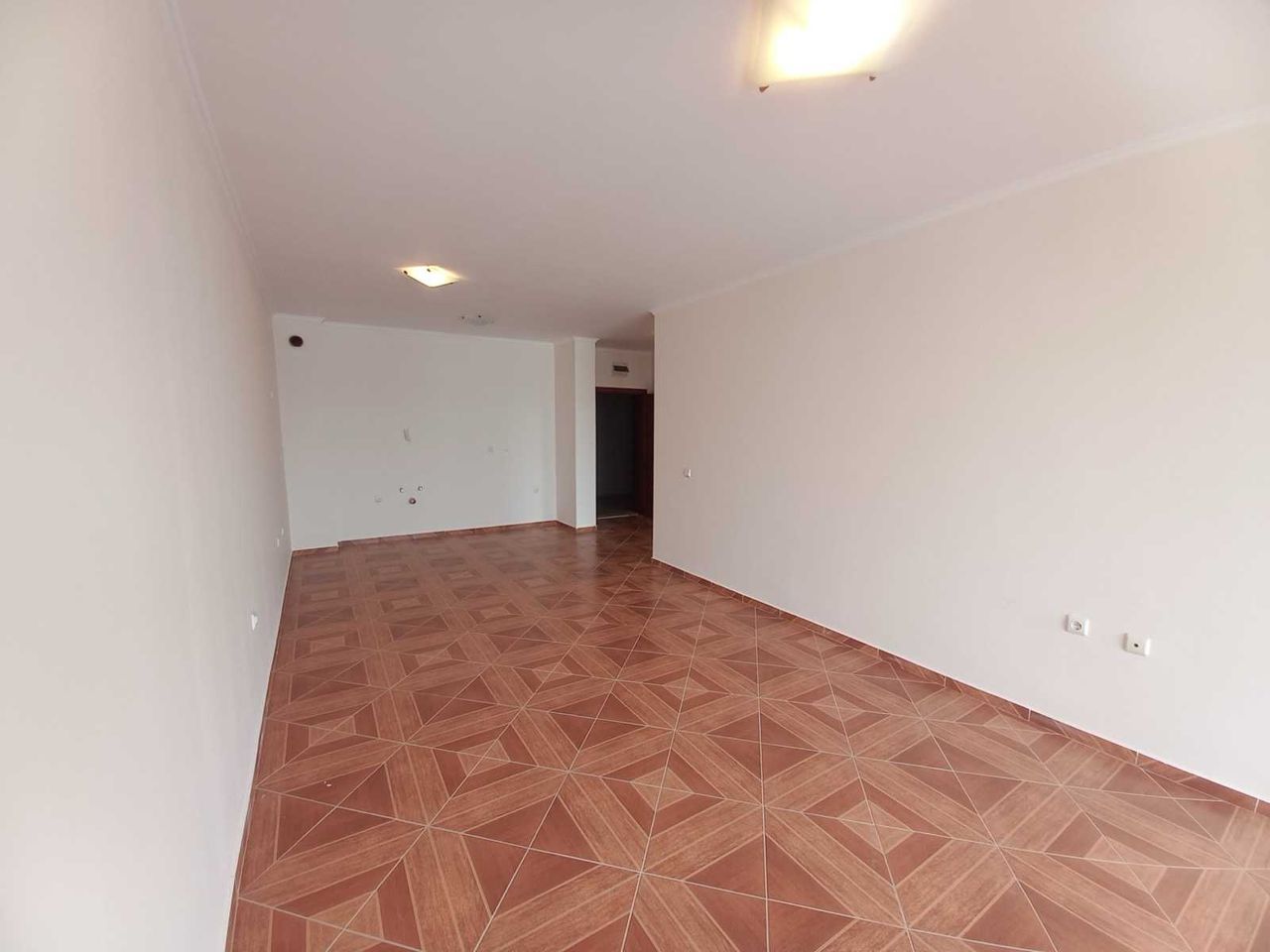 Продава се Двустаен апартамент в Поморие - 65 кв.м за 1000 €/кв.м - Снимка #1
