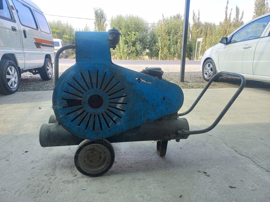 Компрессор российский  2 поршень  380 в мотор 1,5 кл