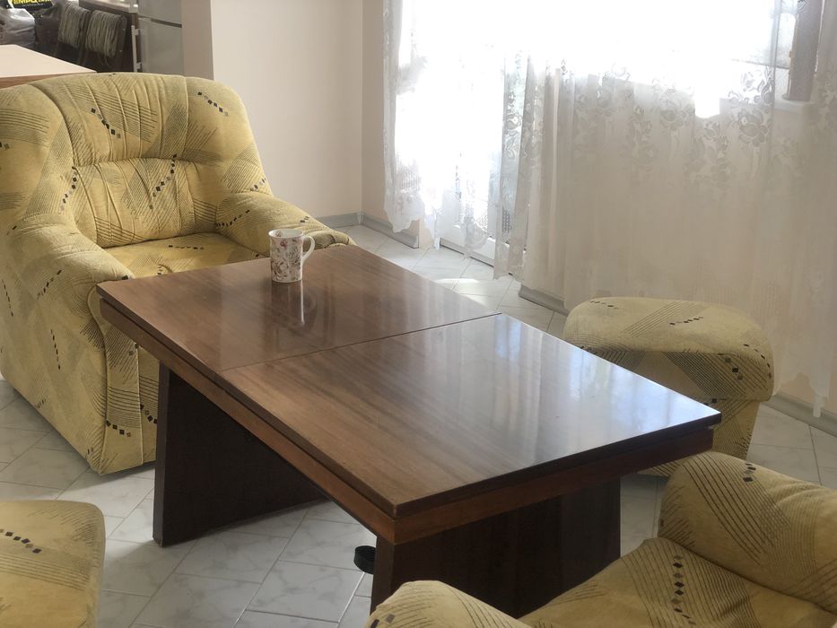 Два фотьойла,две таборитки и една многофункционална маса