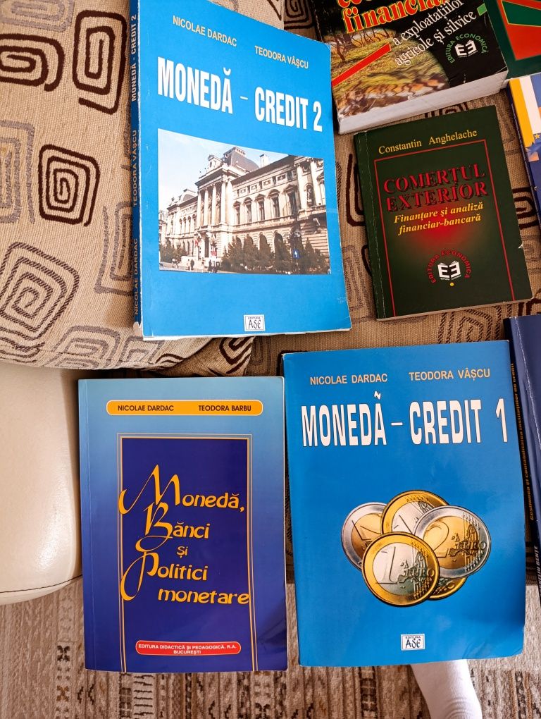 Cărți de finanțe si economie