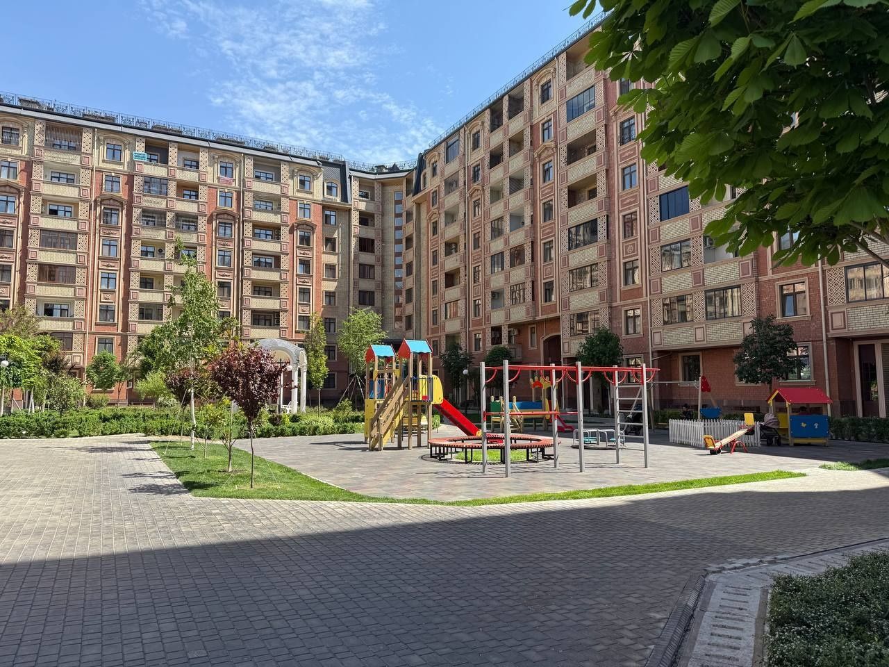 Элитный комплекс Парисьен Golden House, новая квартира в аренду