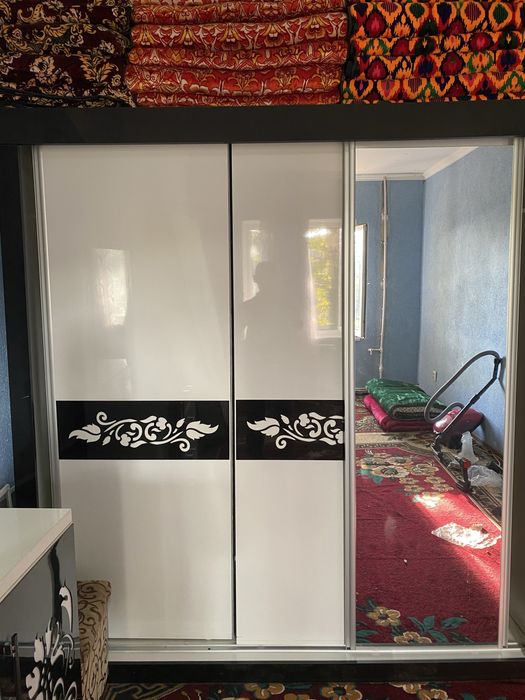 Продаётся шкаф-купе б/у в отличном состоянии.